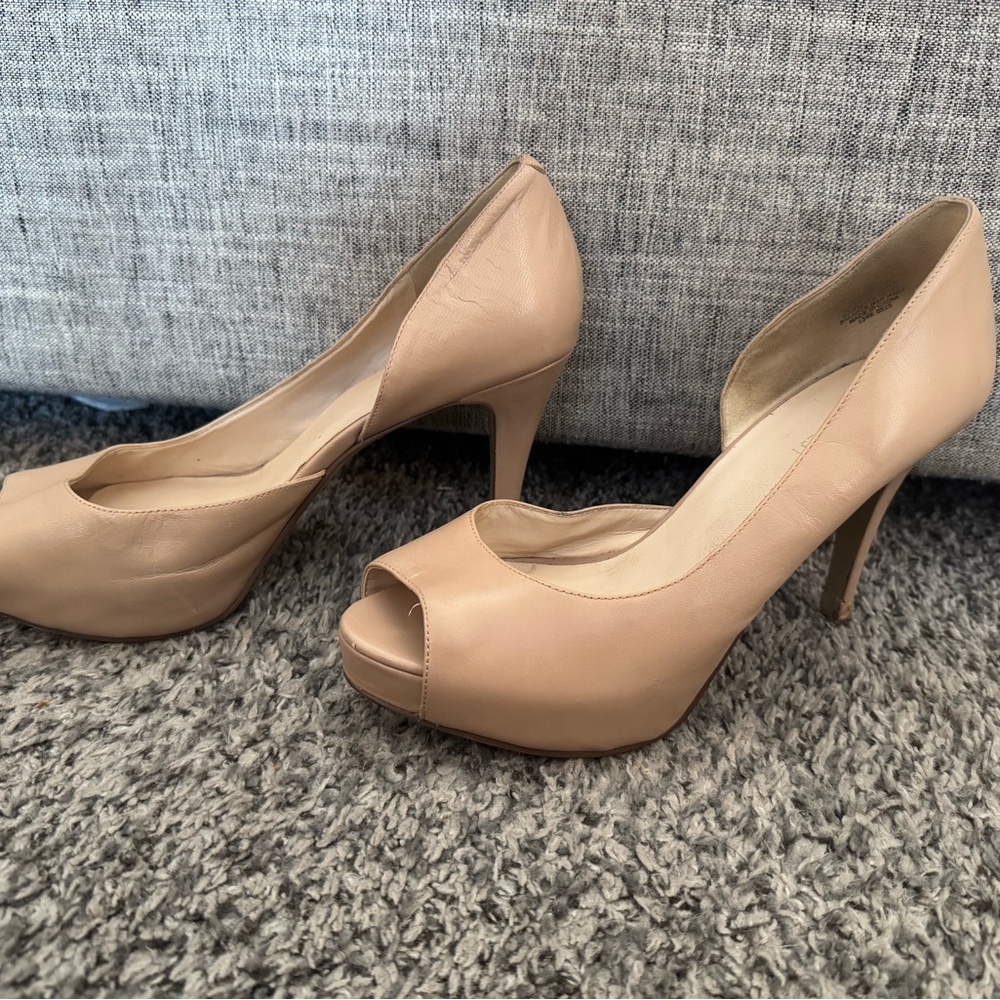 Nude Heels - Nine West size 8 - Picture 2 of 14